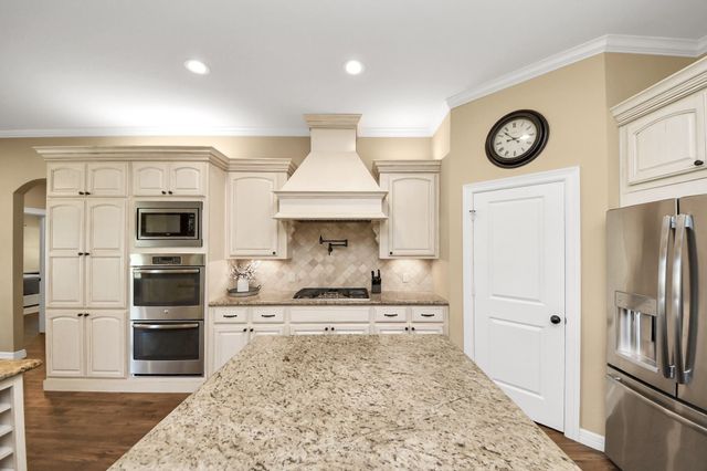 460 High Meadows Road, Bellville, TX 77418