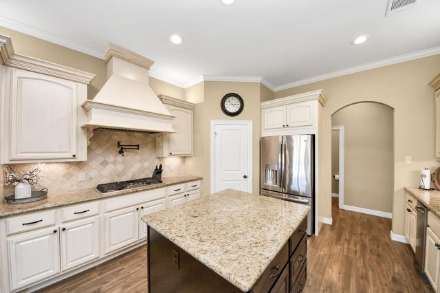 460 High Meadows Road, Bellville, TX 77418