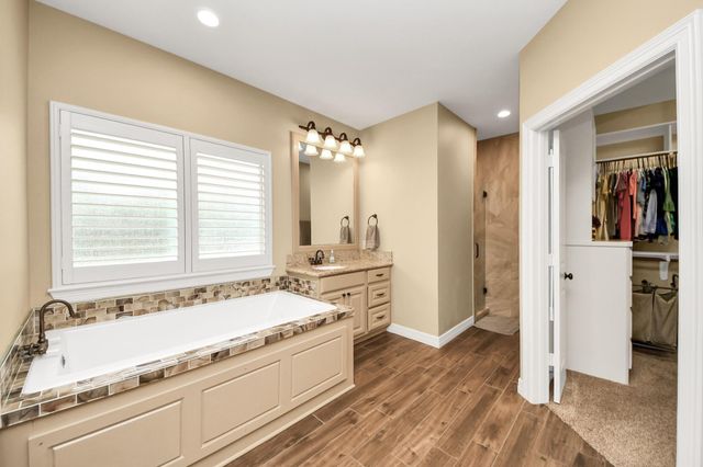 460 High Meadows Road, Bellville, TX 77418