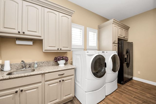 460 High Meadows Road, Bellville, TX 77418