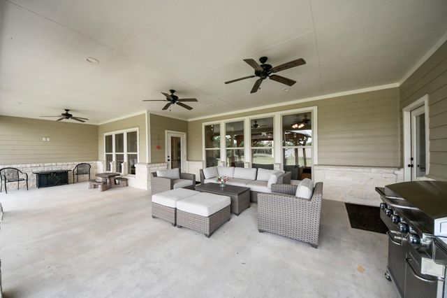 460 High Meadows Road, Bellville, TX 77418