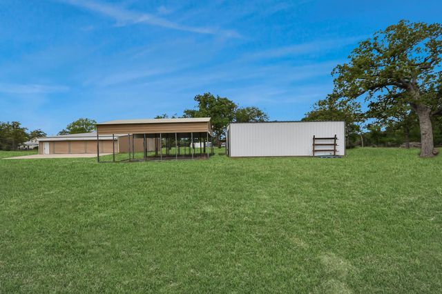 460 High Meadows Road, Bellville, TX 77418