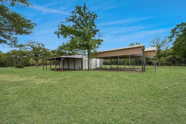 460 High Meadows Road, Bellville, TX 77418