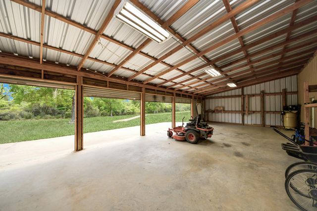 460 High Meadows Road, Bellville, TX 77418