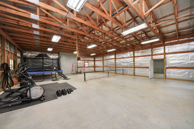 460 High Meadows Road, Bellville, TX 77418