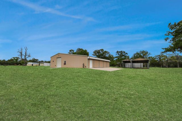 460 High Meadows Road, Bellville, TX 77418