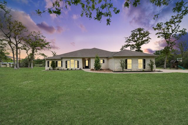 460 High Meadows Road, Bellville, TX 77418