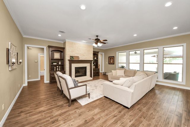 460 High Meadows Road, Bellville, TX 77418