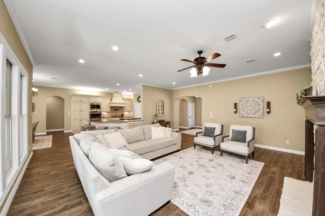 460 High Meadows Road, Bellville, TX 77418
