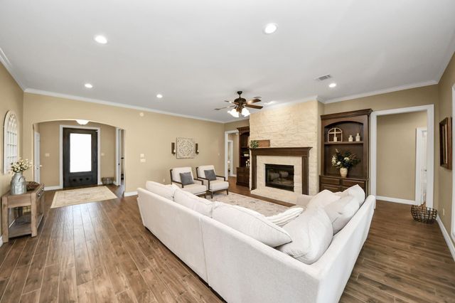 460 High Meadows Road, Bellville, TX 77418