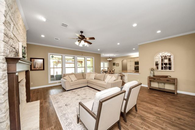 460 High Meadows Road, Bellville, TX 77418