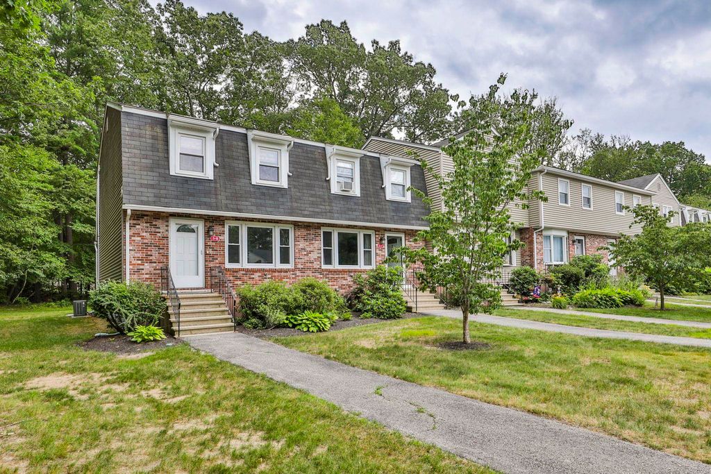 5 Oakwood Ln Apt 8, Goffstown, NH 03045