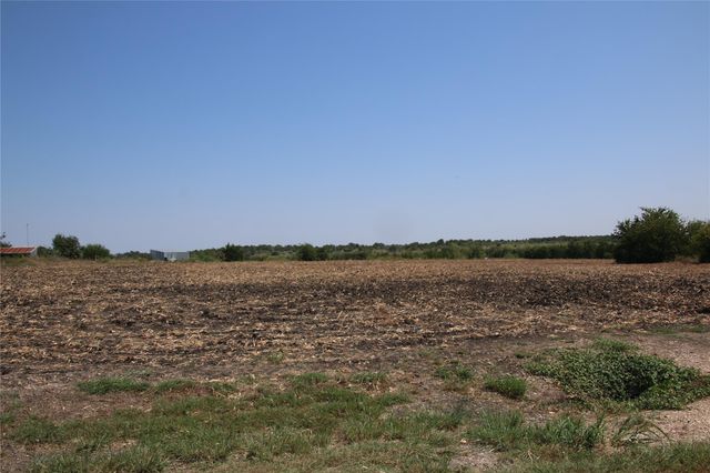 000 County Road 421, Taylor, TX 76574