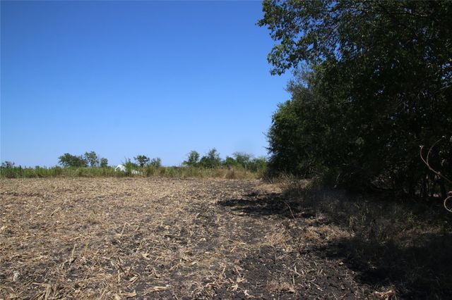 000 County Road 421, Taylor, TX 76574