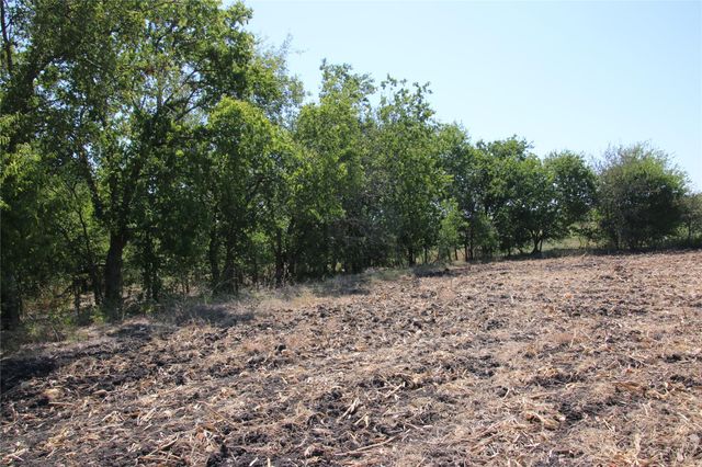 000 County Road 421, Taylor, TX 76574