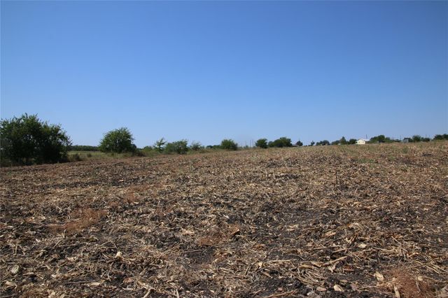 000 County Road 421, Taylor, TX 76574