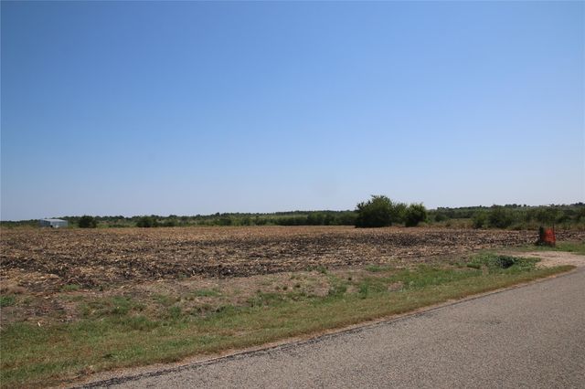 000 County Road 421, Taylor, TX 76574