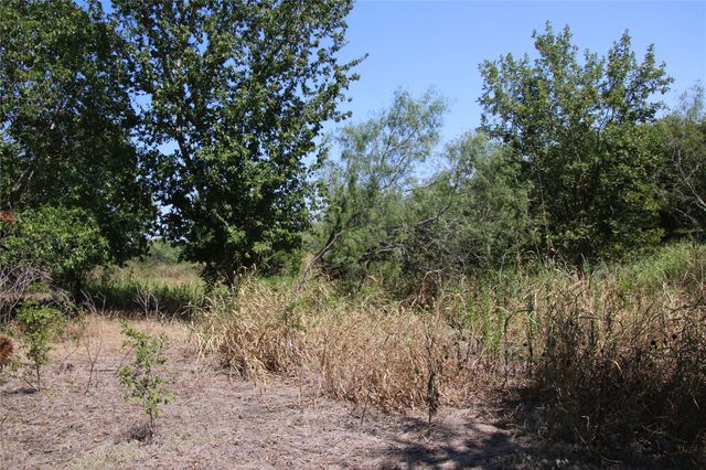 000 County Road 421, Taylor, TX 76574