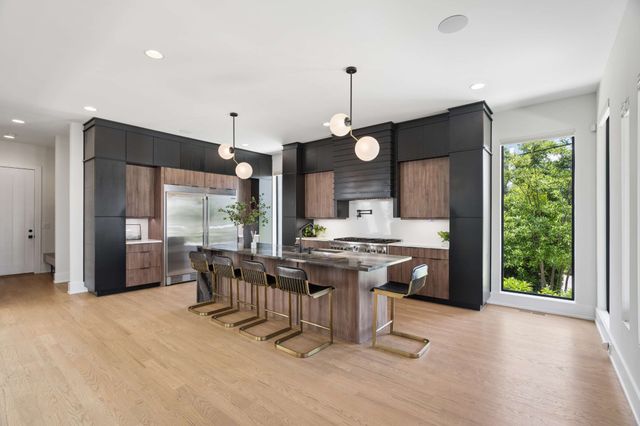 1807 Castleman Dr, Nashville, TN 37215