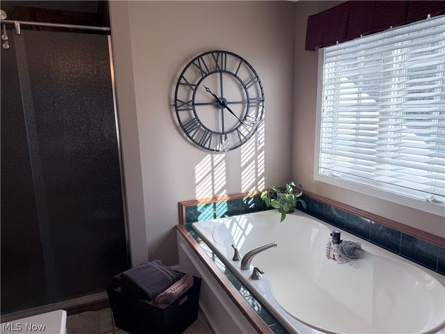 2142 Pearce Circle, Salem, OH 44460