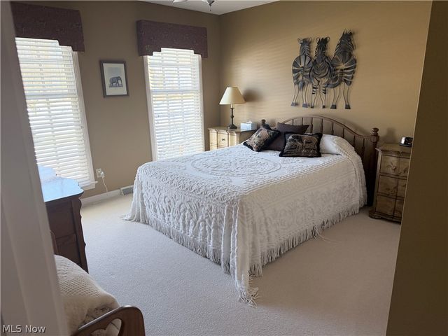 2142 Pearce Circle, Salem, OH 44460