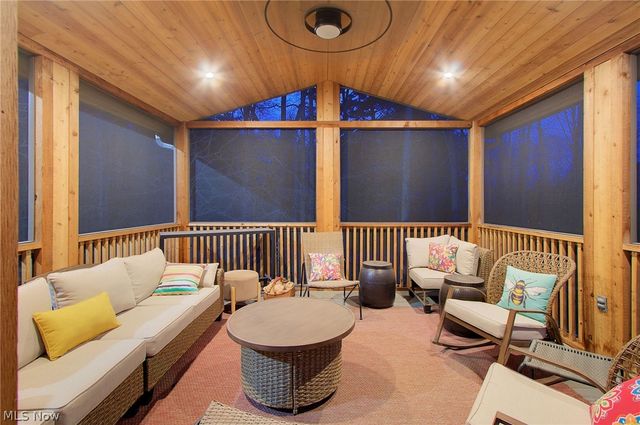 2142 Pearce Circle, Salem, OH 44460