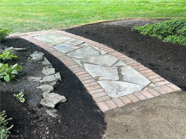 2142 Pearce Circle, Salem, OH 44460