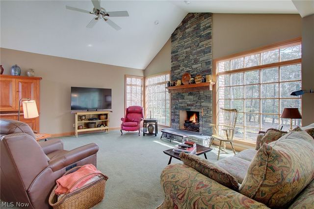 2142 Pearce Circle, Salem, OH 44460