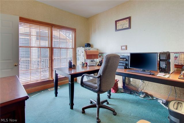 2142 Pearce Circle, Salem, OH 44460