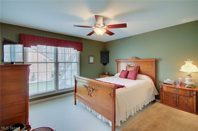 2142 Pearce Circle, Salem, OH 44460