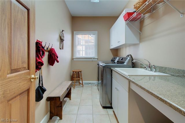 2142 Pearce Circle, Salem, OH 44460