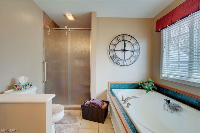 2142 Pearce Circle, Salem, OH 44460