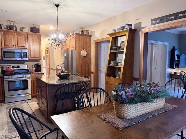 2142 Pearce Circle, Salem, OH 44460