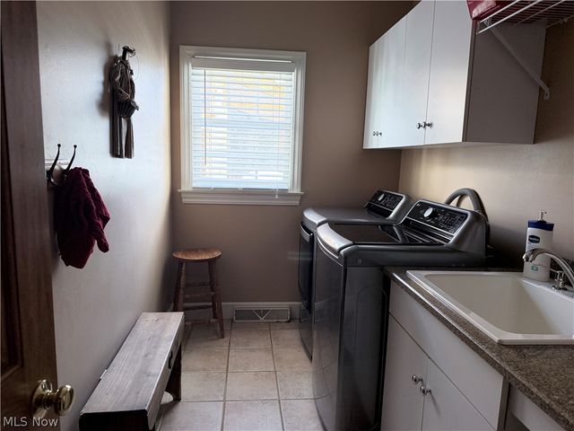 2142 Pearce Circle, Salem, OH 44460