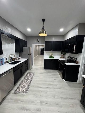 1003 E 9th Street, Pittsburg, KS 66762