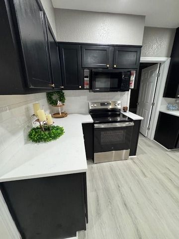 1003 E 9th Street, Pittsburg, KS 66762