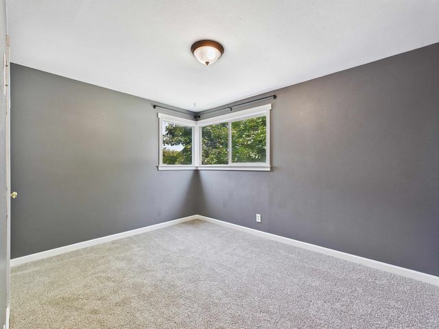 5911 N Braeburn Dr, Spokane, WA 99205