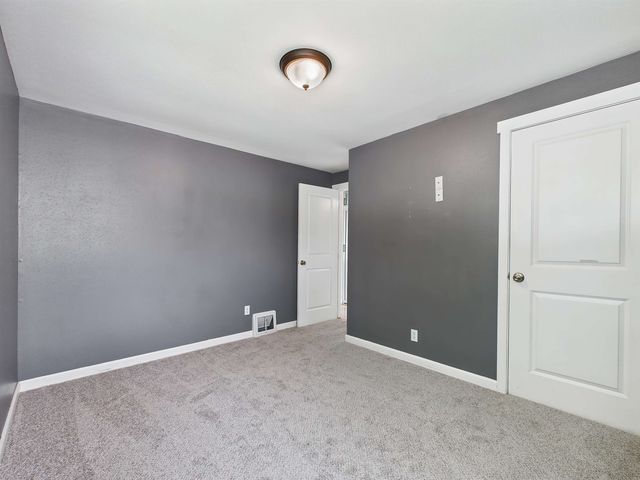 5911 N Braeburn Dr, Spokane, WA 99205
