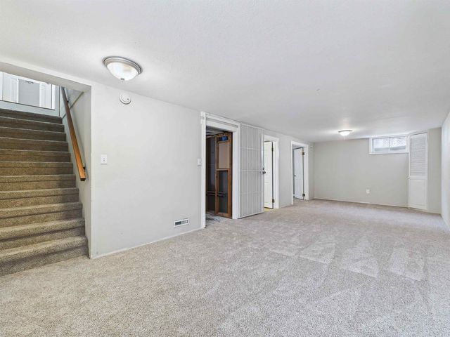 5911 N Braeburn Dr, Spokane, WA 99205