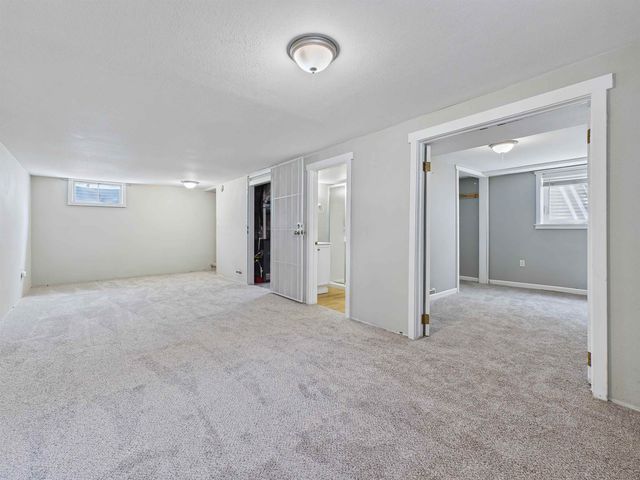 5911 N Braeburn Dr, Spokane, WA 99205