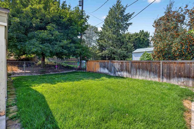 5911 N Braeburn Dr, Spokane, WA 99205