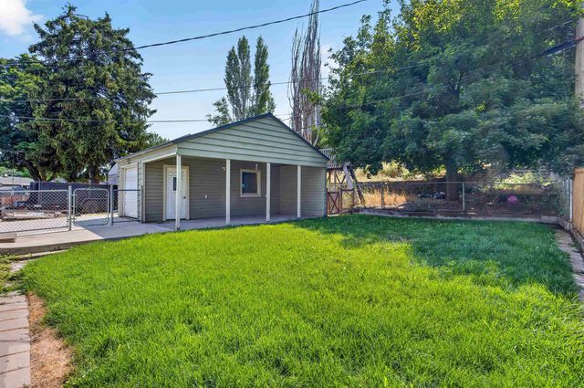 5911 N Braeburn Dr, Spokane, WA 99205