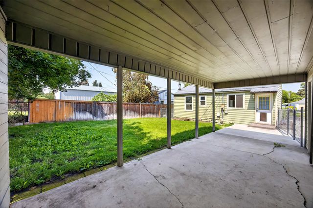 5911 N Braeburn Dr, Spokane, WA 99205
