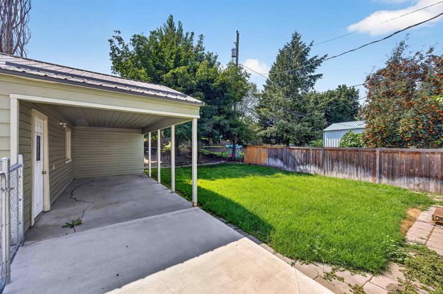 5911 N Braeburn Dr, Spokane, WA 99205