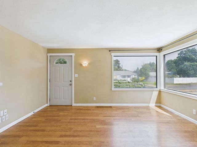 5911 N Braeburn Dr, Spokane, WA 99205