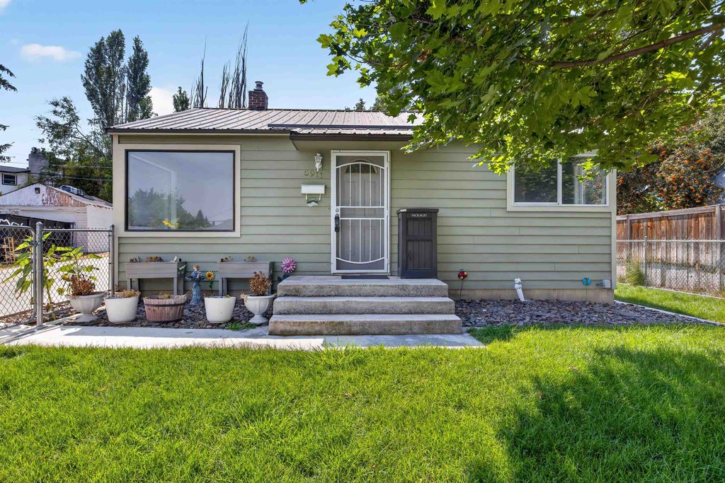 5911 N Braeburn Dr, Spokane, WA 99205 photo 1