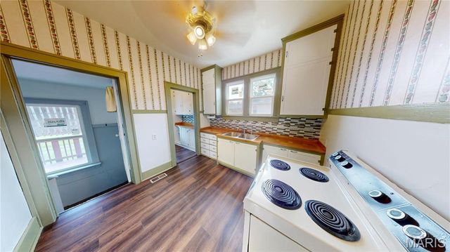 310 E South Avenue, Greenville, IL 62246