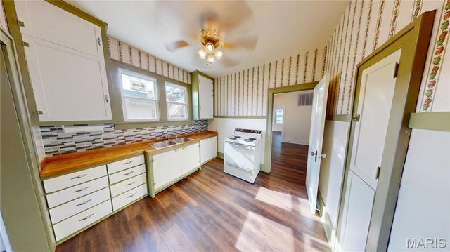 310 E South Avenue, Greenville, IL 62246