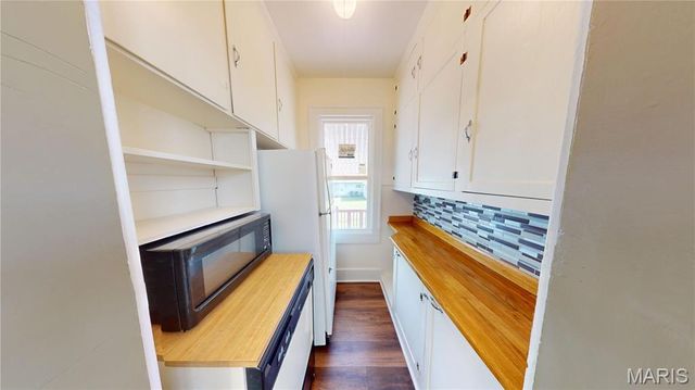 310 E South Avenue, Greenville, IL 62246