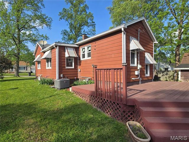 310 E South Avenue, Greenville, IL 62246